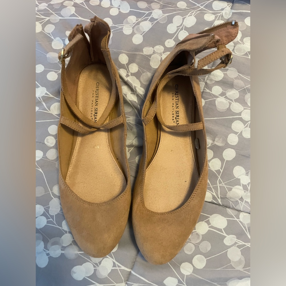 Flats with straps